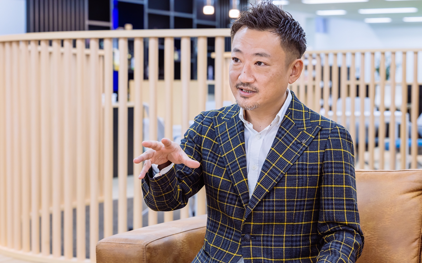 インタビューを受けている様子